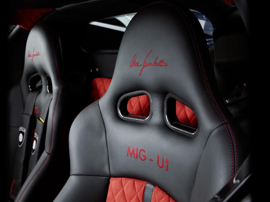 Детали интерьера Ferrari Enzo MIG-U1 by Gemballa 2010 года  (фото 2 из 21)